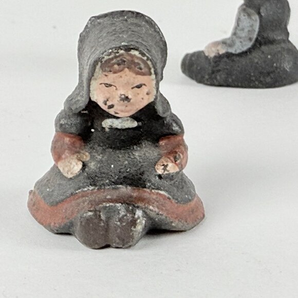 Vintage Cast Iron Amish Figurines Collectible Set of 2 Miniature Boy & Girl Rust - Picture 5 of 7